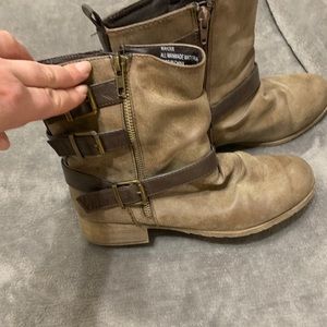 Jellipop distressed boots
